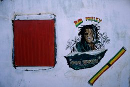 Archipel-des-Comores;-Bob-Marley;-France;-Fresque;-Kaleidos;-Kaleidos-images;-La-parole-à-limage;-Laurent-Abad;-Mayotte;-Mur;-Océan-Indien;-Peinture-murale;-Rasta;-Reggae;-Stories-Pictures;-Volet